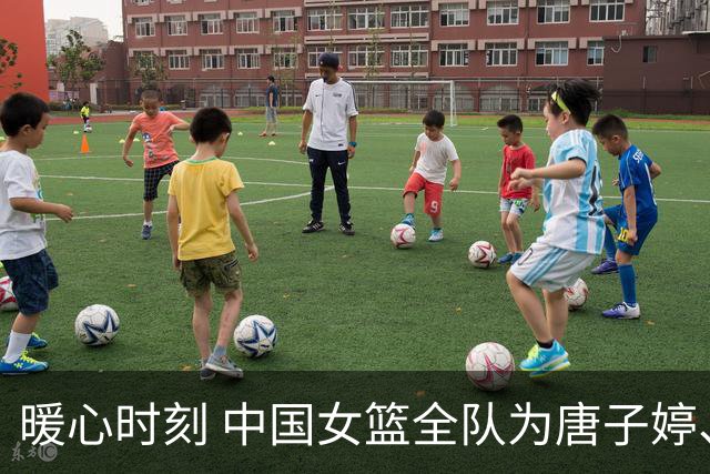 暖心时刻 中国女篮全队为唐子婷、钟佳丽庆生